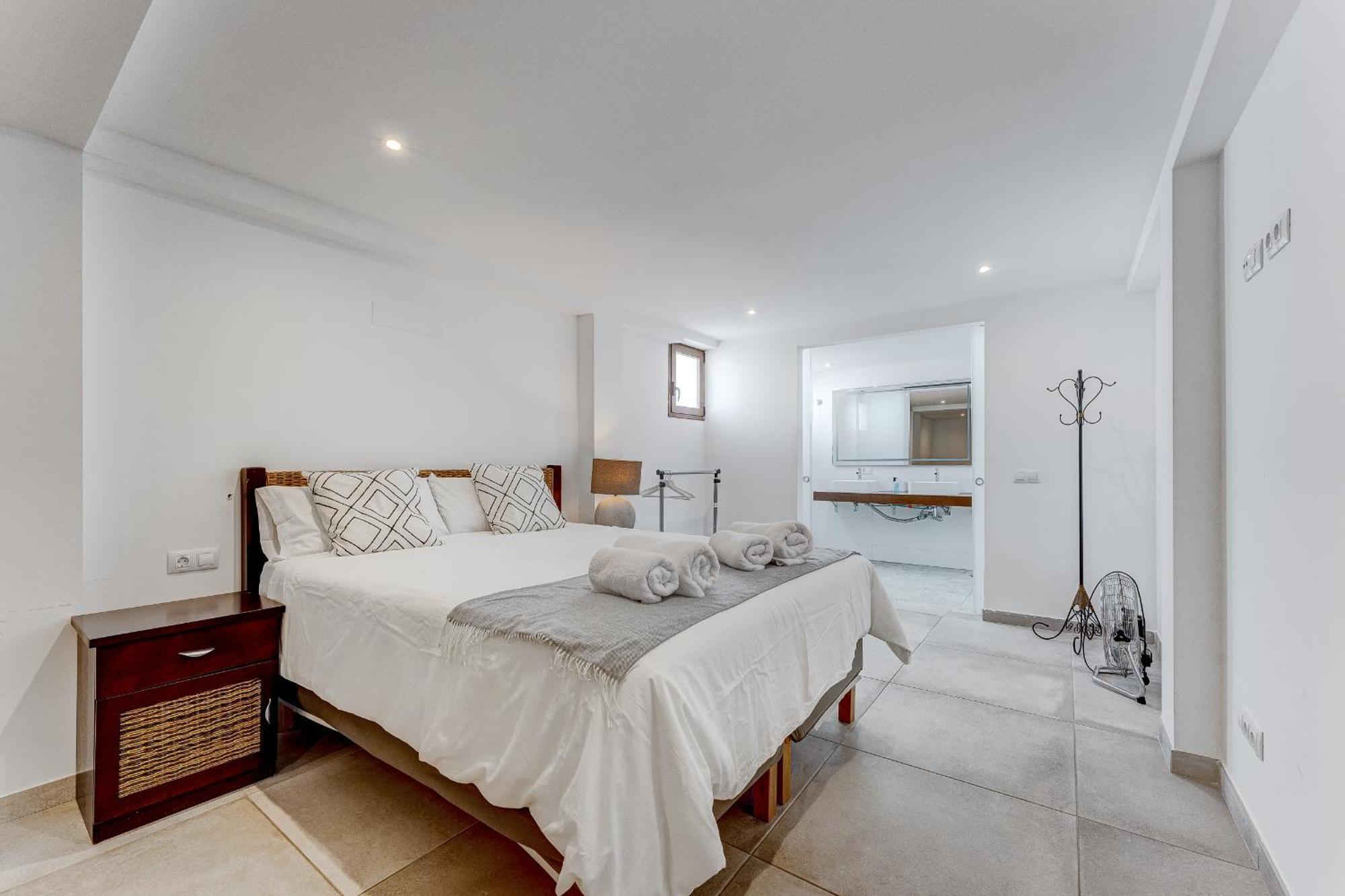 Fabulous Contemporary 5 Bedroom Villa With Private Heated Pool, Sleeps Max 13 Callao Salvaje Luaran gambar