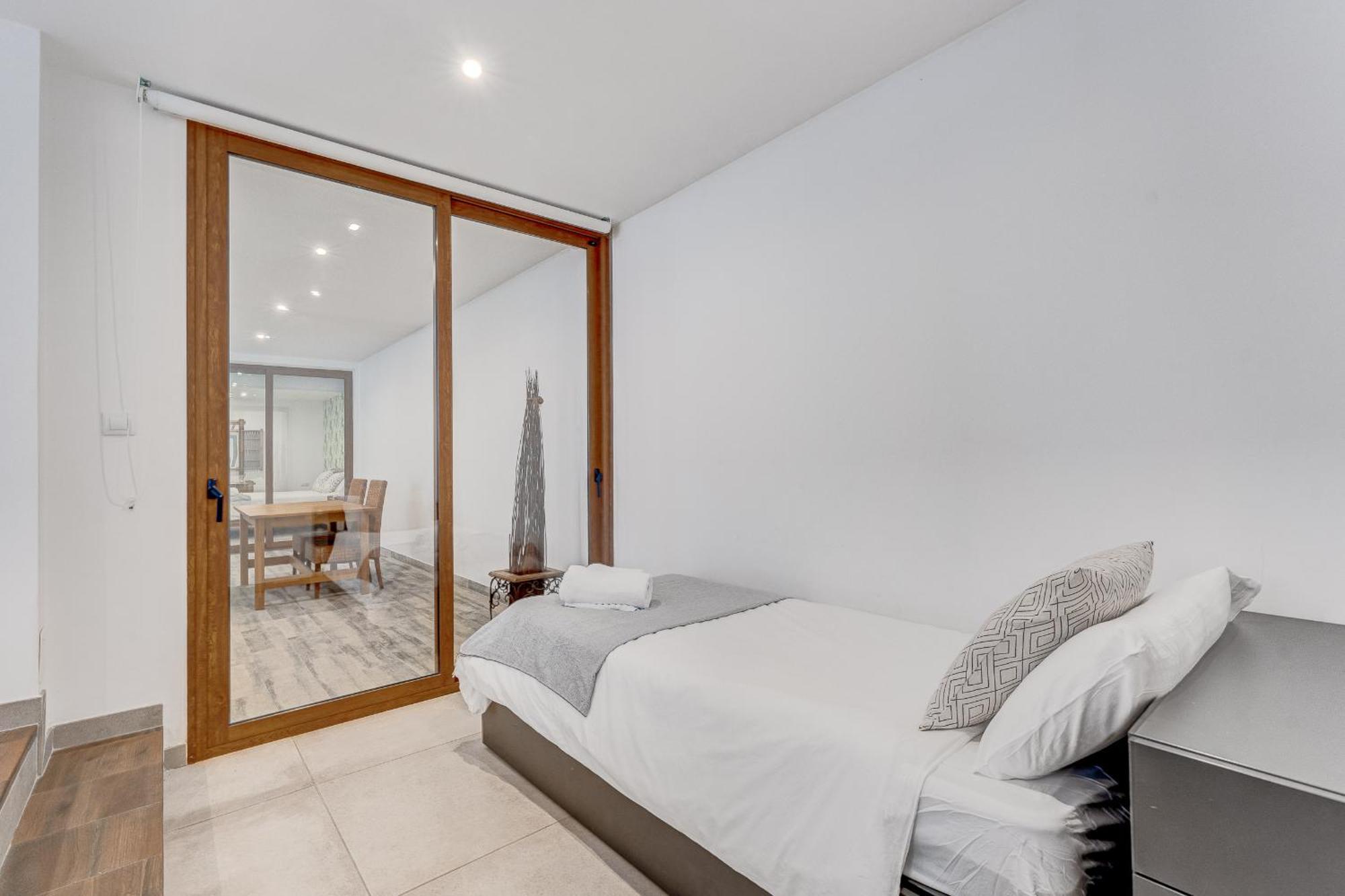 Fabulous Contemporary 5 Bedroom Villa With Private Heated Pool, Sleeps Max 13 Callao Salvaje Luaran gambar