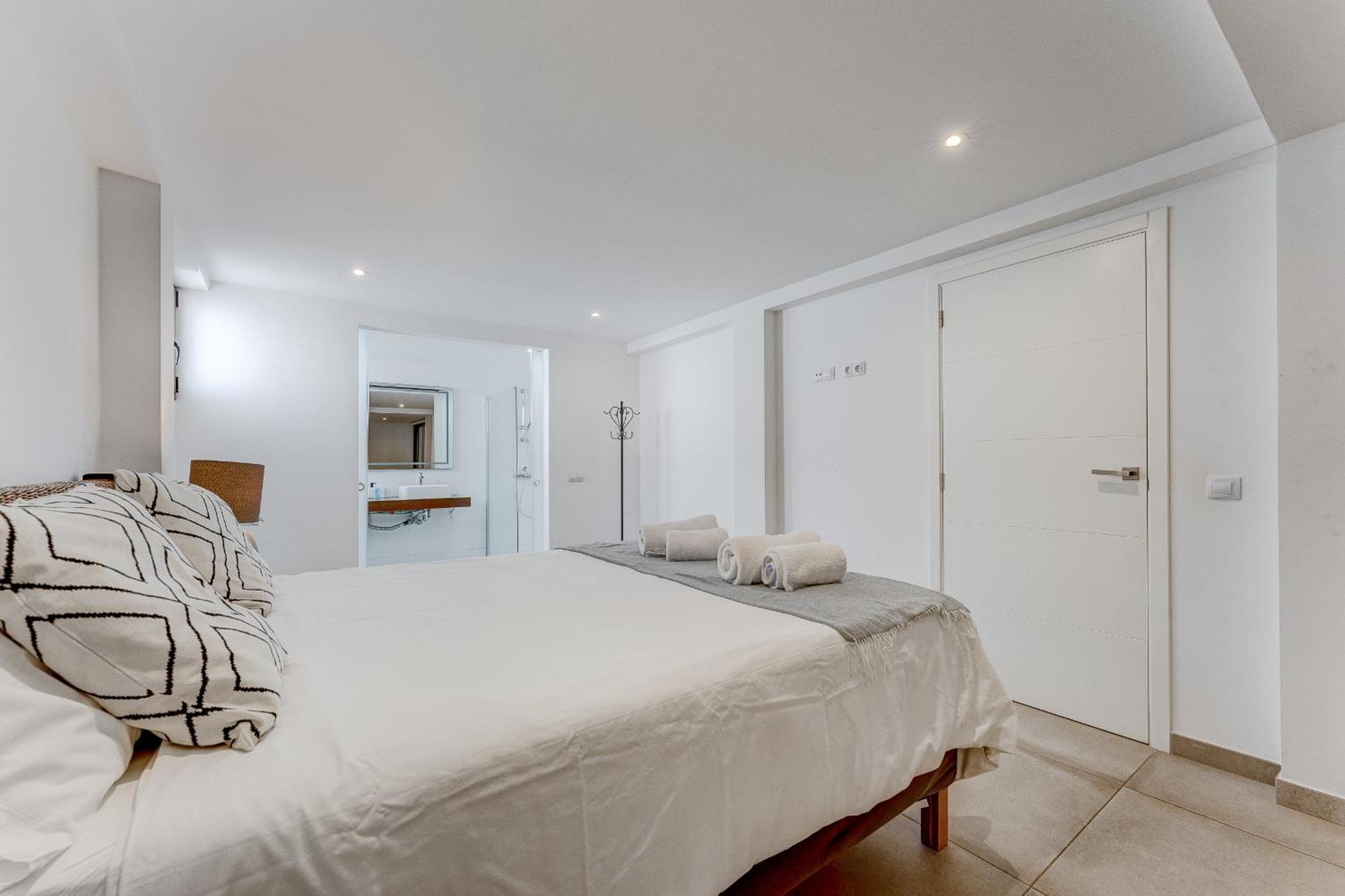 Fabulous Contemporary 5 Bedroom Villa With Private Heated Pool, Sleeps Max 13 Callao Salvaje Luaran gambar