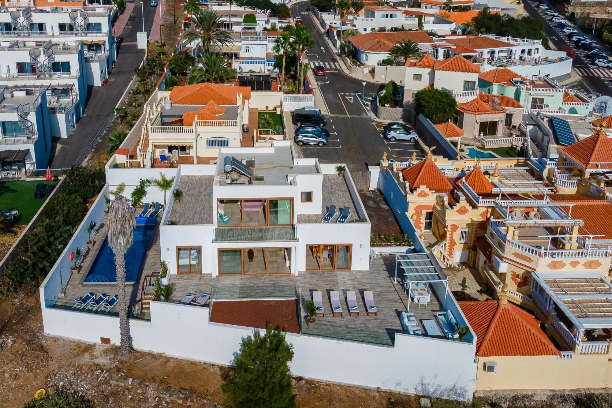 Fabulous Contemporary 5 Bedroom Villa With Private Heated Pool, Sleeps Max 13 Callao Salvaje Luaran gambar