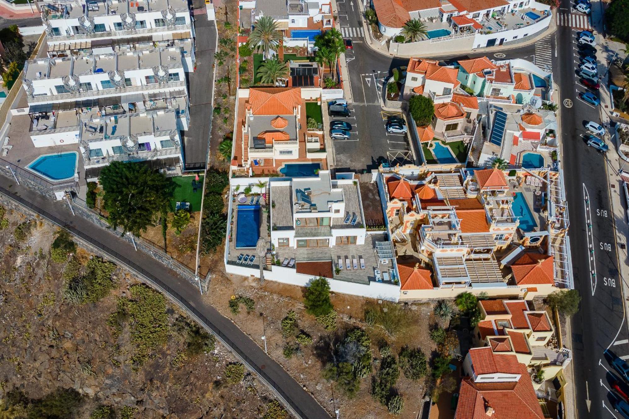 Fabulous Contemporary 5 Bedroom Villa With Private Heated Pool, Sleeps Max 13 Callao Salvaje Luaran gambar