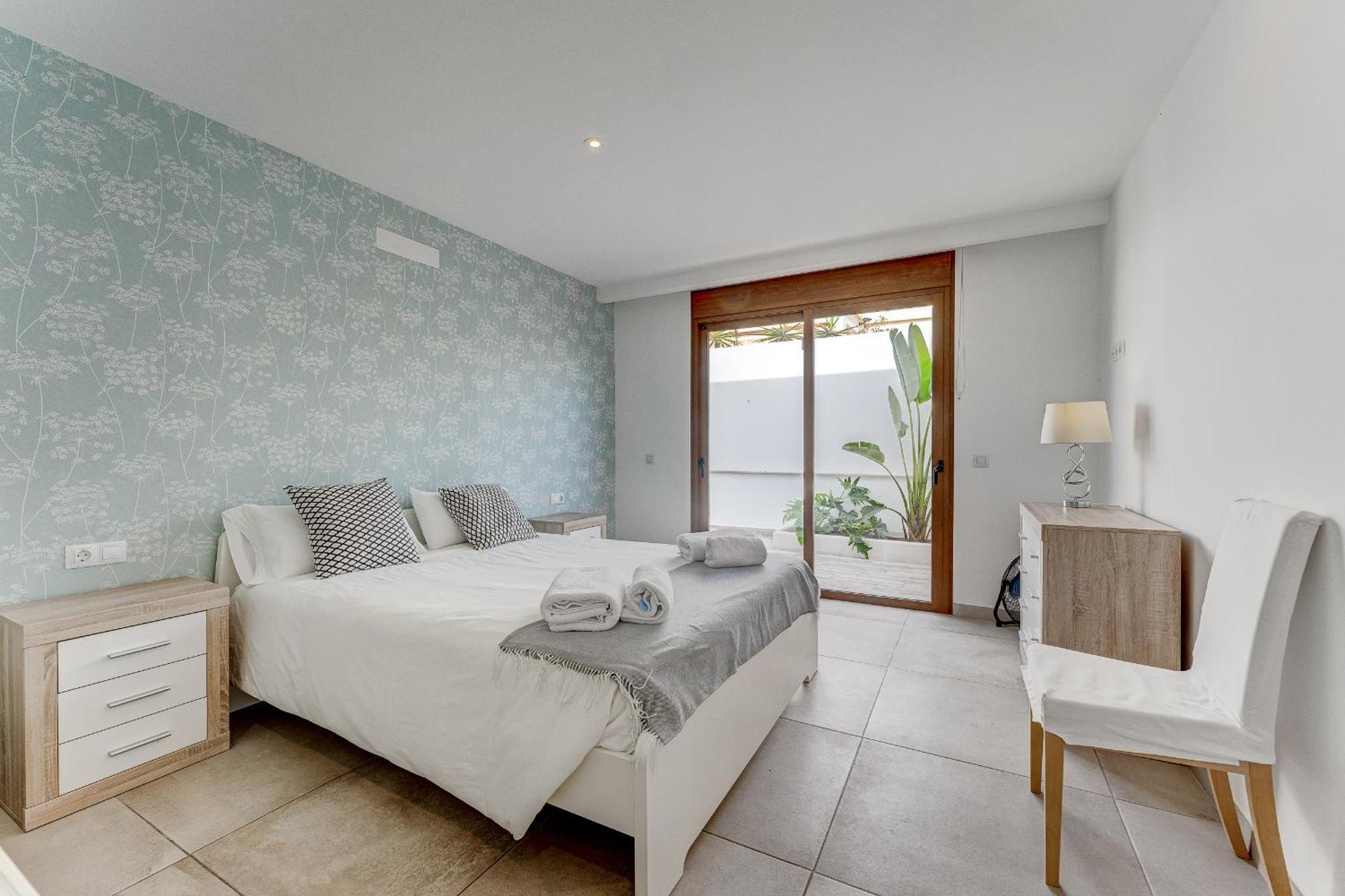 Fabulous Contemporary 5 Bedroom Villa With Private Heated Pool, Sleeps Max 13 Callao Salvaje Luaran gambar