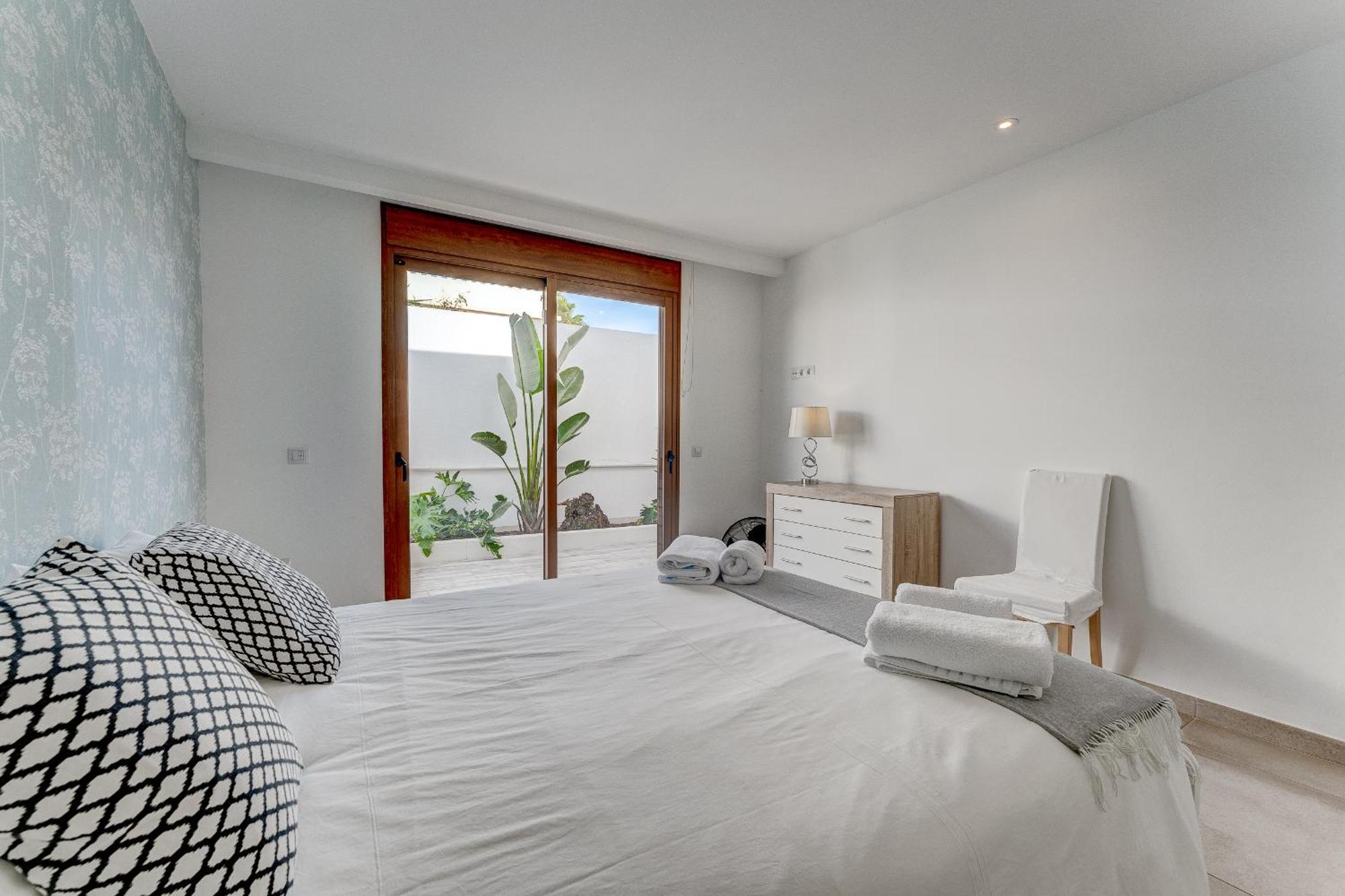 Fabulous Contemporary 5 Bedroom Villa With Private Heated Pool, Sleeps Max 13 Callao Salvaje Luaran gambar