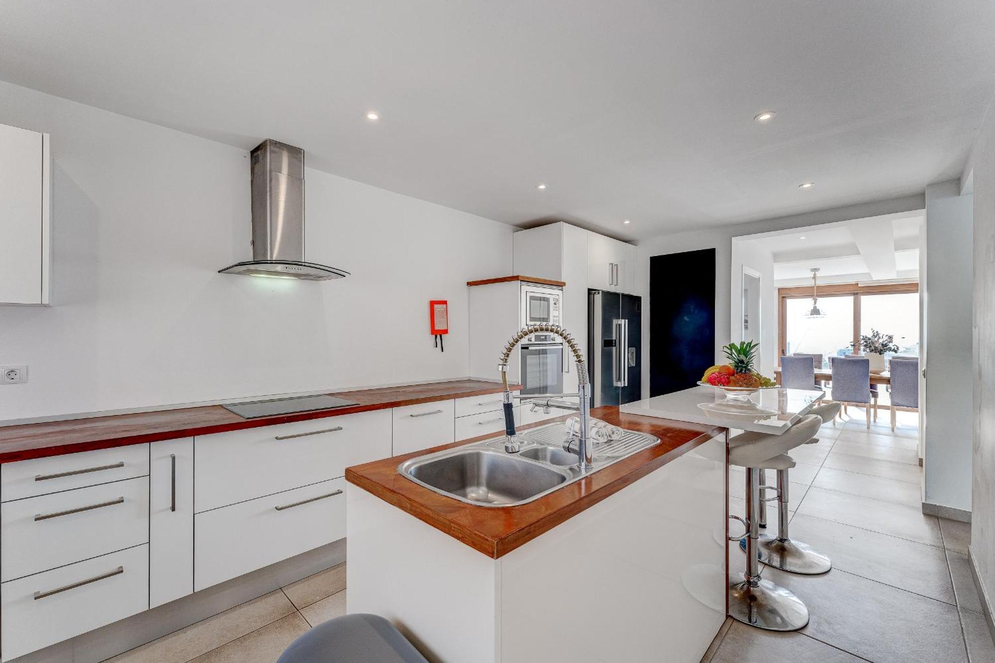 Fabulous Contemporary 5 Bedroom Villa With Private Heated Pool, Sleeps Max 13 Callao Salvaje Luaran gambar