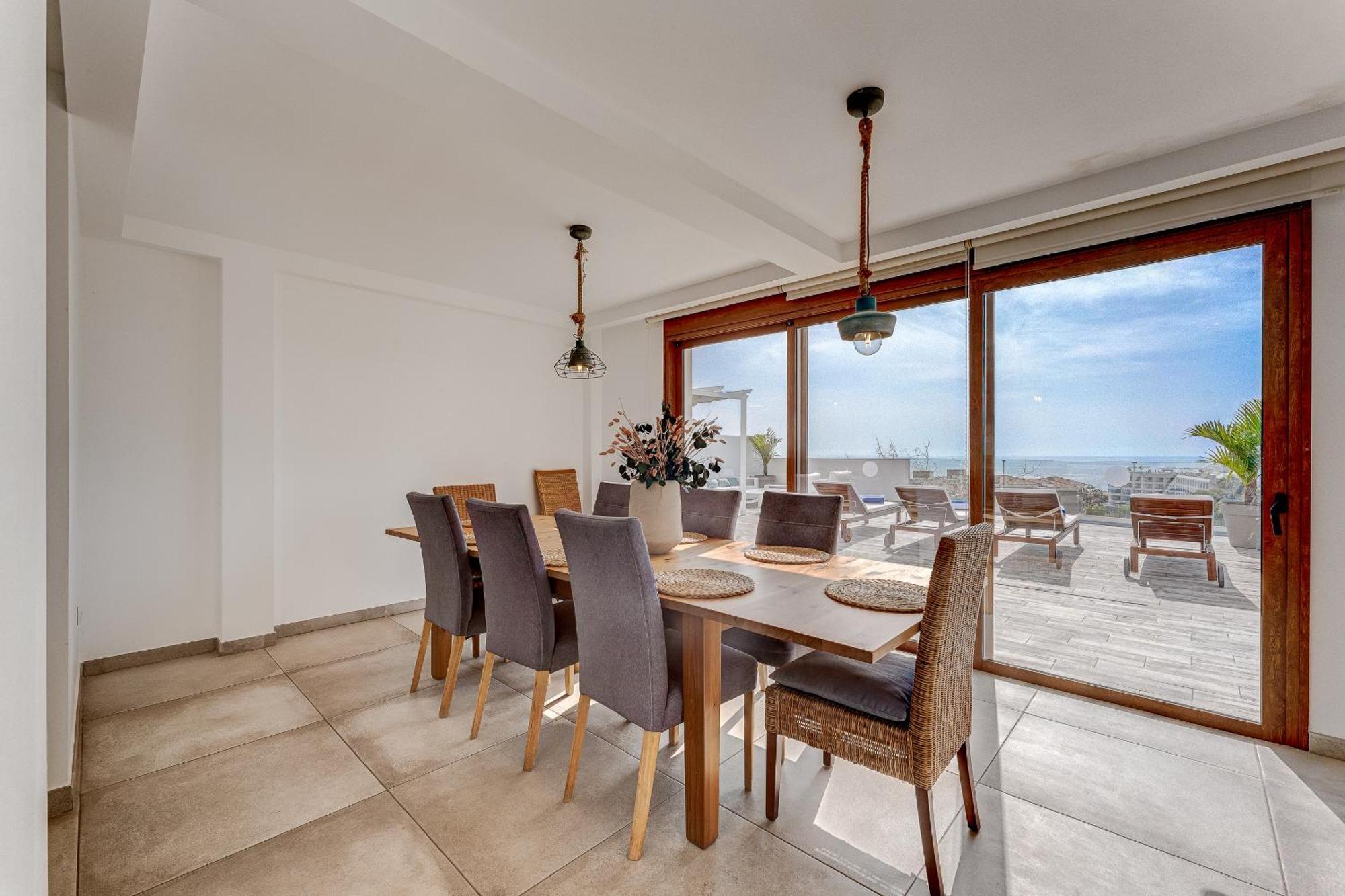 Fabulous Contemporary 5 Bedroom Villa With Private Heated Pool, Sleeps Max 13 Callao Salvaje Luaran gambar