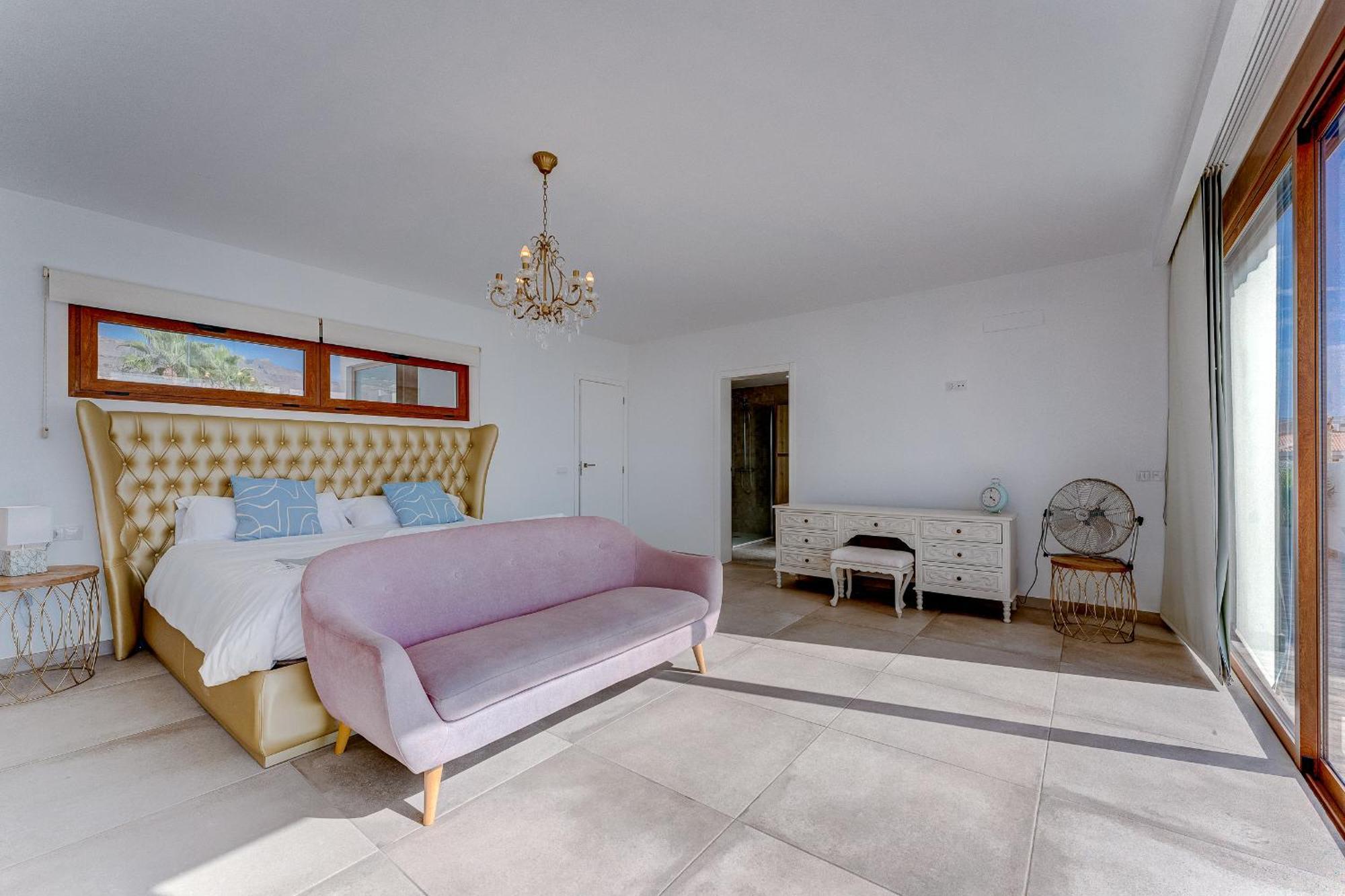 Fabulous Contemporary 5 Bedroom Villa With Private Heated Pool, Sleeps Max 13 Callao Salvaje Luaran gambar
