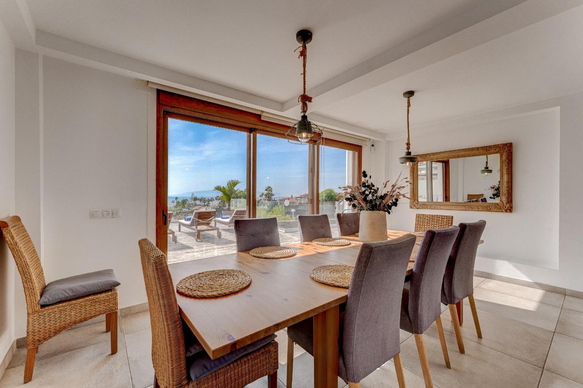 Fabulous Contemporary 5 Bedroom Villa With Private Heated Pool, Sleeps Max 13 Callao Salvaje Luaran gambar