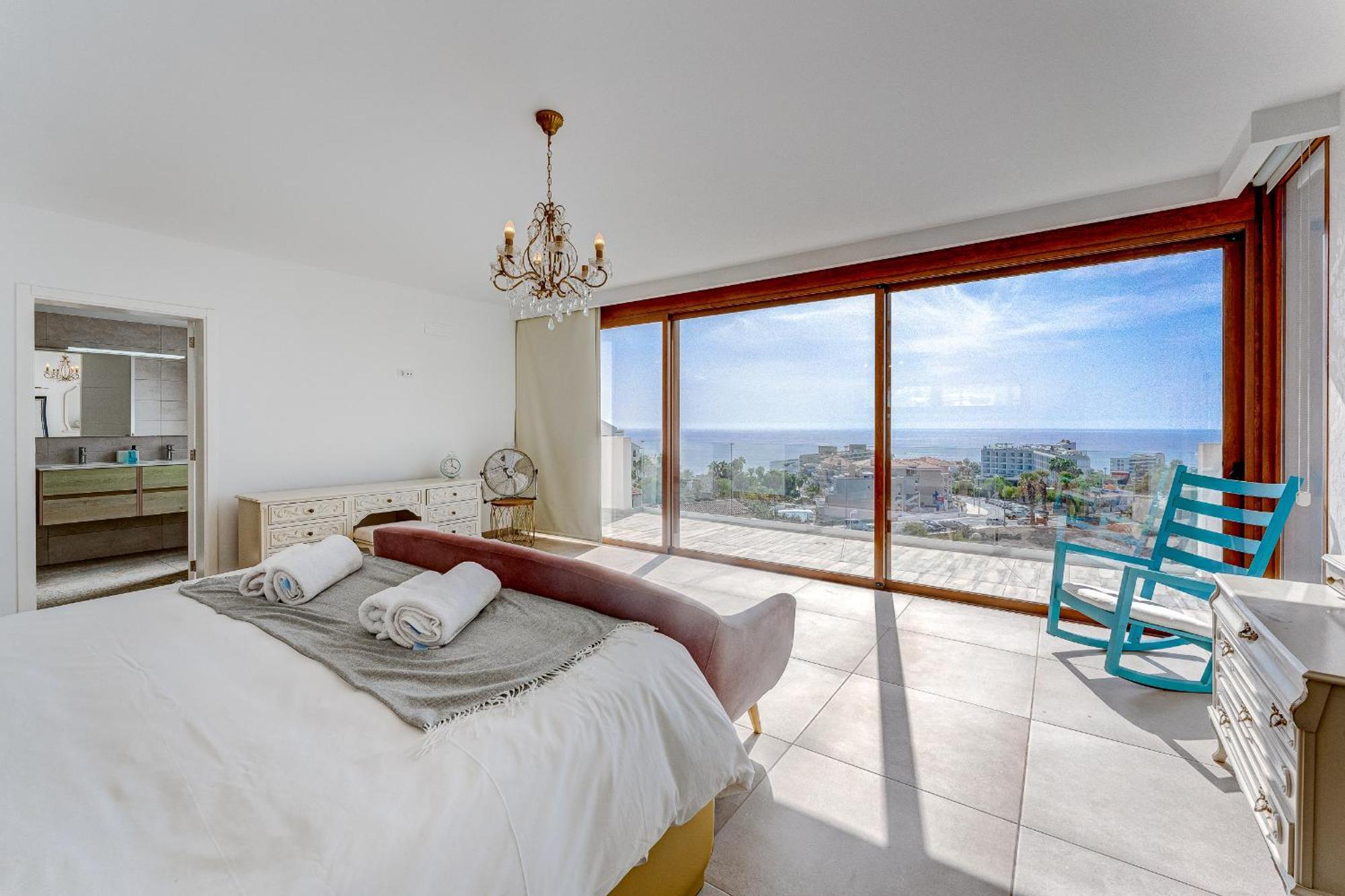 Fabulous Contemporary 5 Bedroom Villa With Private Heated Pool, Sleeps Max 13 Callao Salvaje Luaran gambar