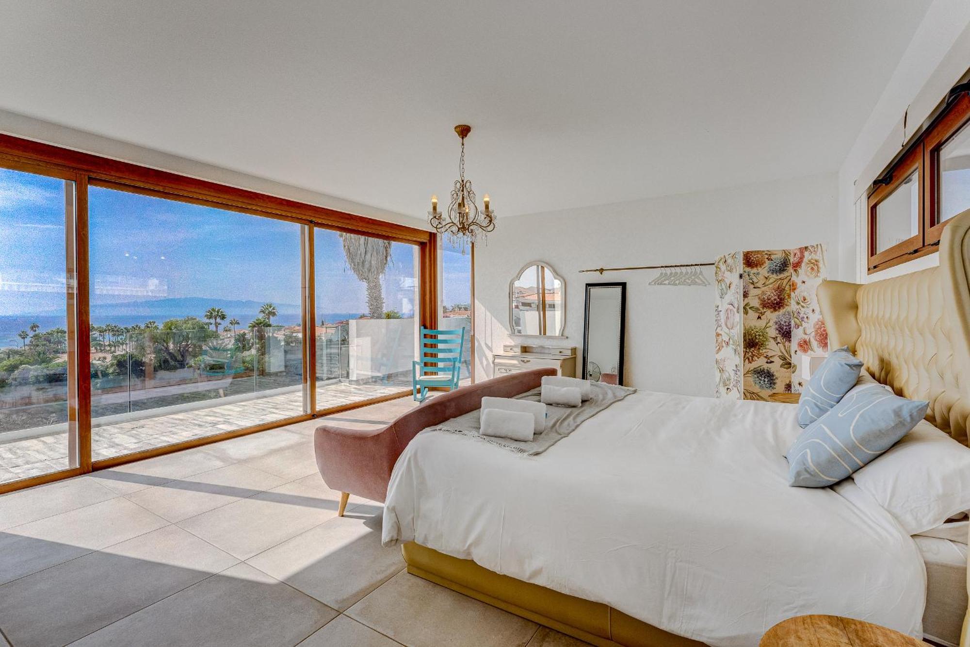 Fabulous Contemporary 5 Bedroom Villa With Private Heated Pool, Sleeps Max 13 Callao Salvaje Luaran gambar