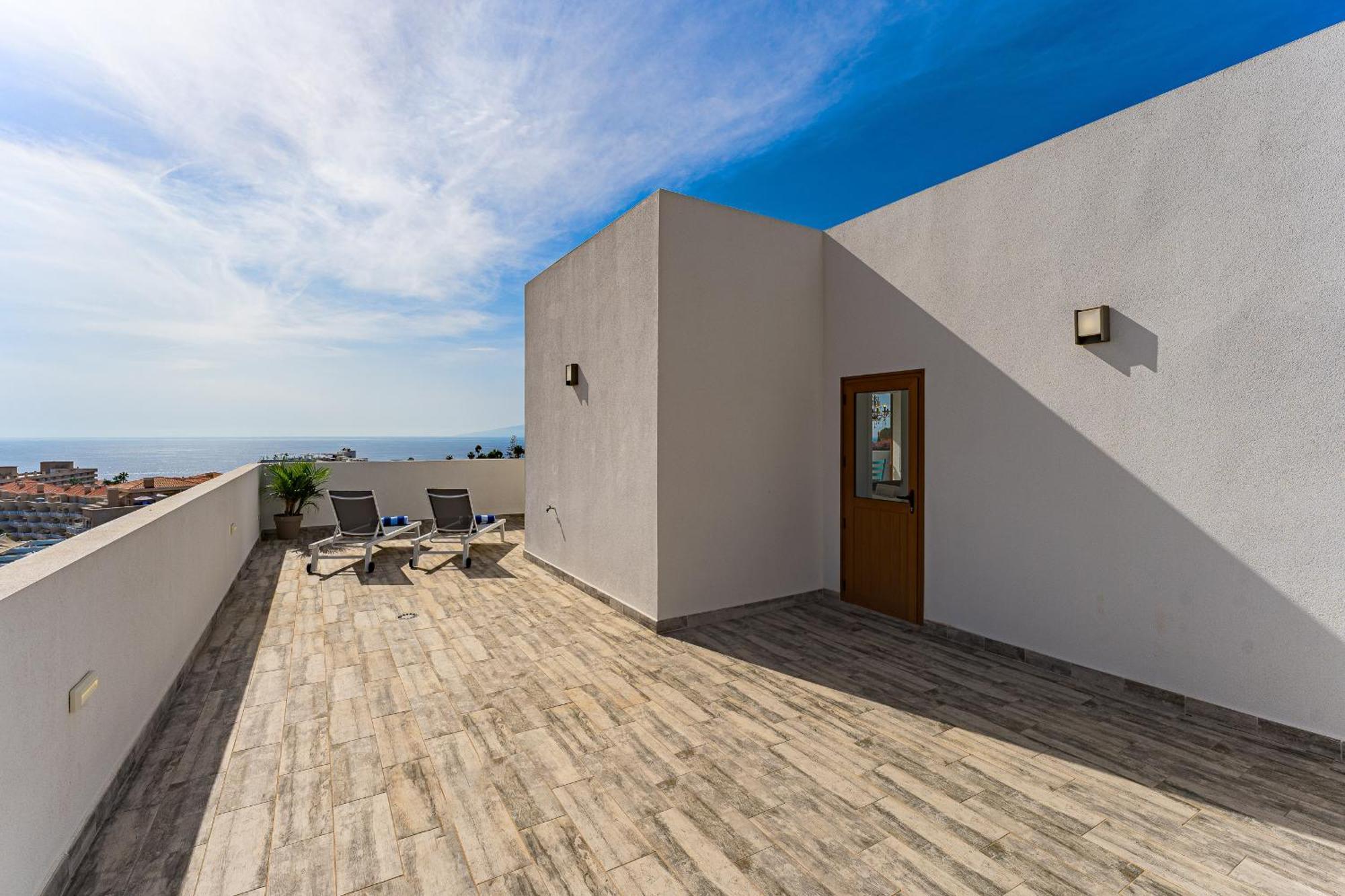 Fabulous Contemporary 5 Bedroom Villa With Private Heated Pool, Sleeps Max 13 Callao Salvaje Luaran gambar