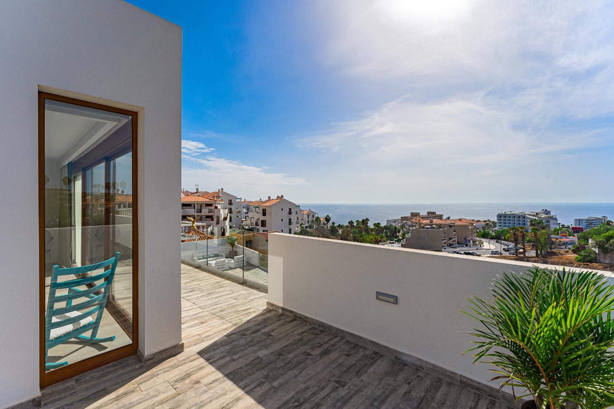 Fabulous Contemporary 5 Bedroom Villa With Private Heated Pool, Sleeps Max 13 Callao Salvaje Luaran gambar
