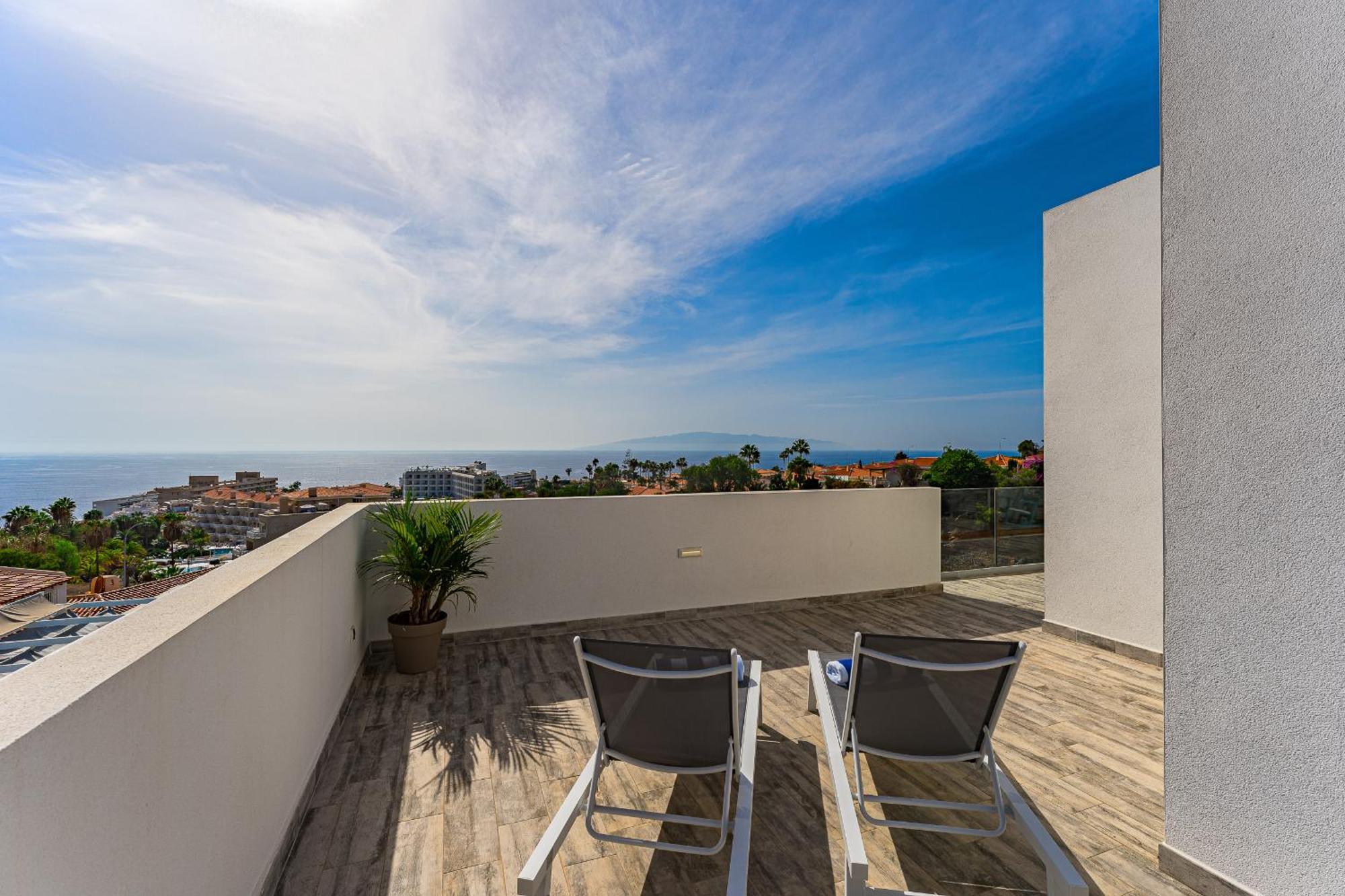Fabulous Contemporary 5 Bedroom Villa With Private Heated Pool, Sleeps Max 13 Callao Salvaje Luaran gambar