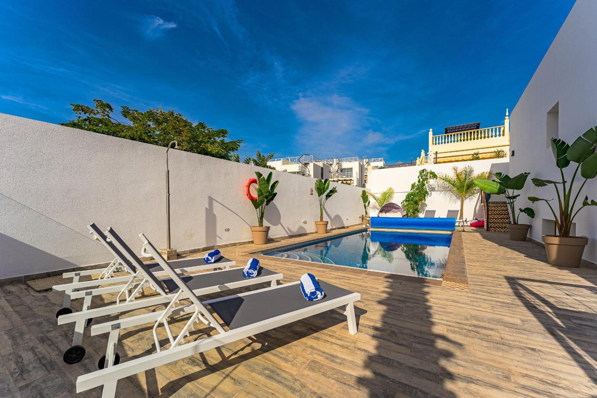 Fabulous Contemporary 5 Bedroom Villa With Private Heated Pool, Sleeps Max 13 Callao Salvaje Luaran gambar