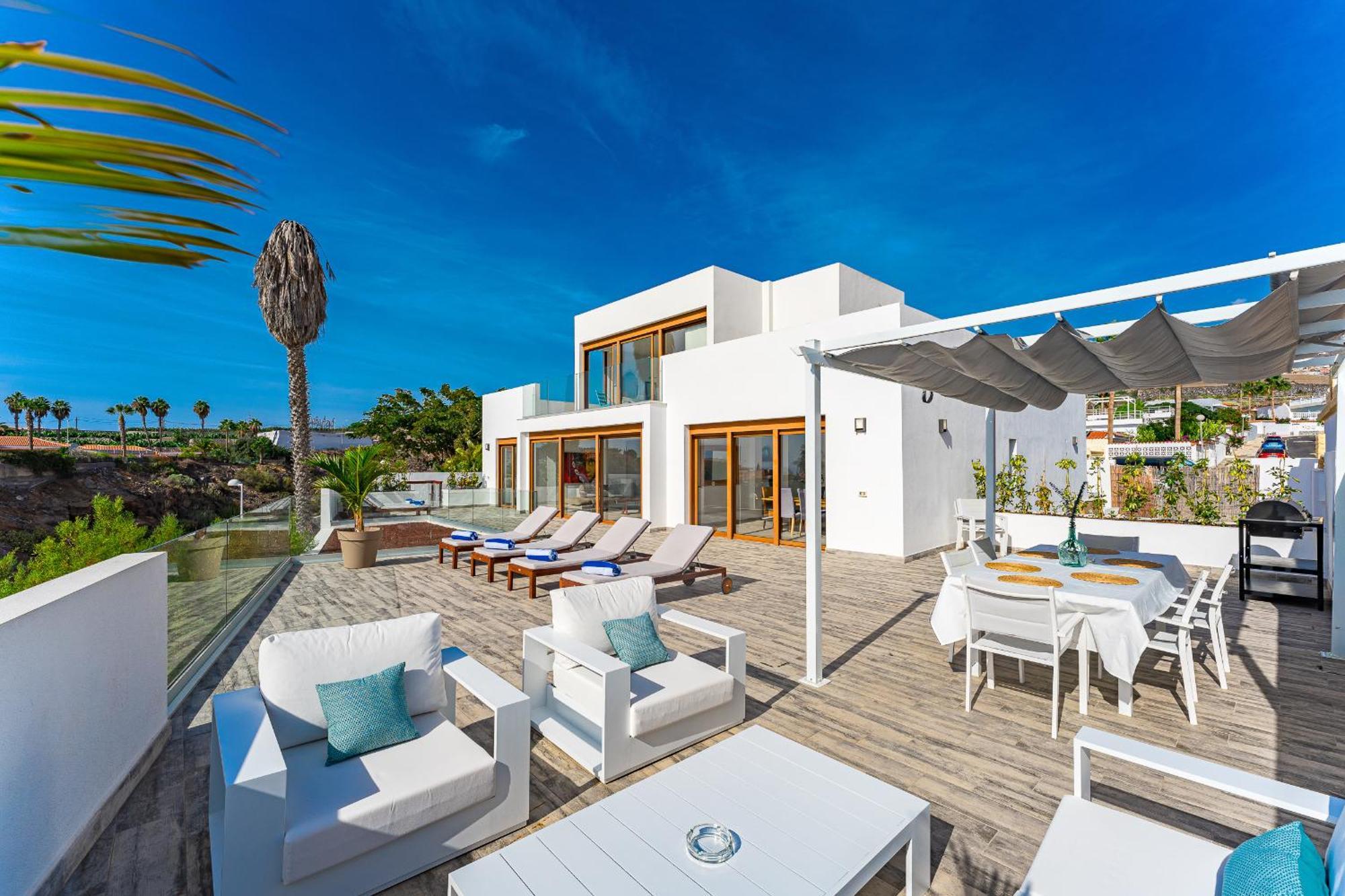 Fabulous Contemporary 5 Bedroom Villa With Private Heated Pool, Sleeps Max 13 Callao Salvaje Luaran gambar