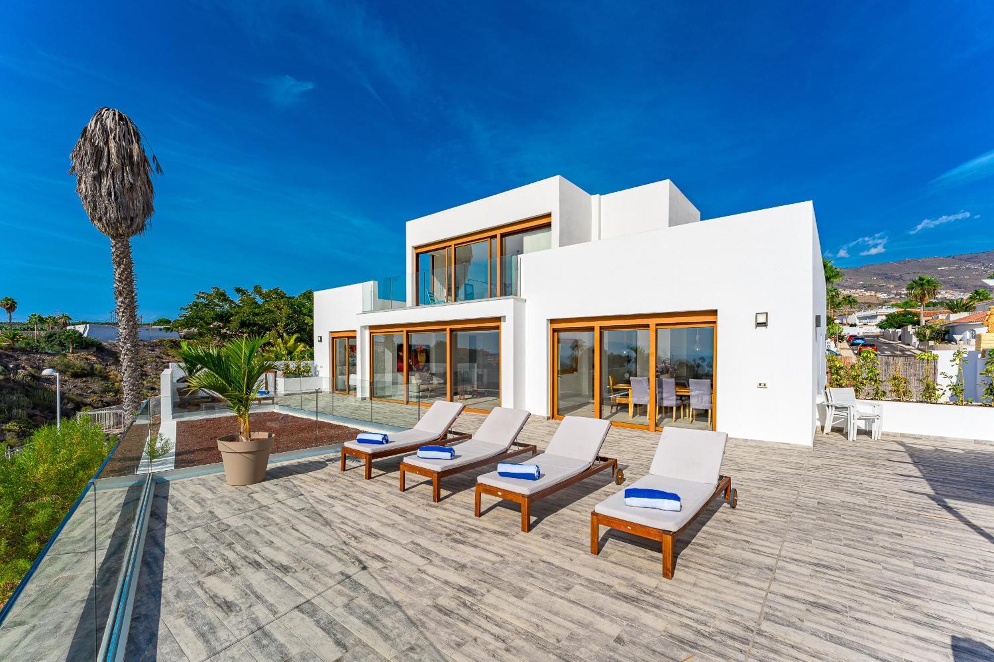 Fabulous Contemporary 5 Bedroom Villa With Private Heated Pool, Sleeps Max 13 Callao Salvaje Luaran gambar