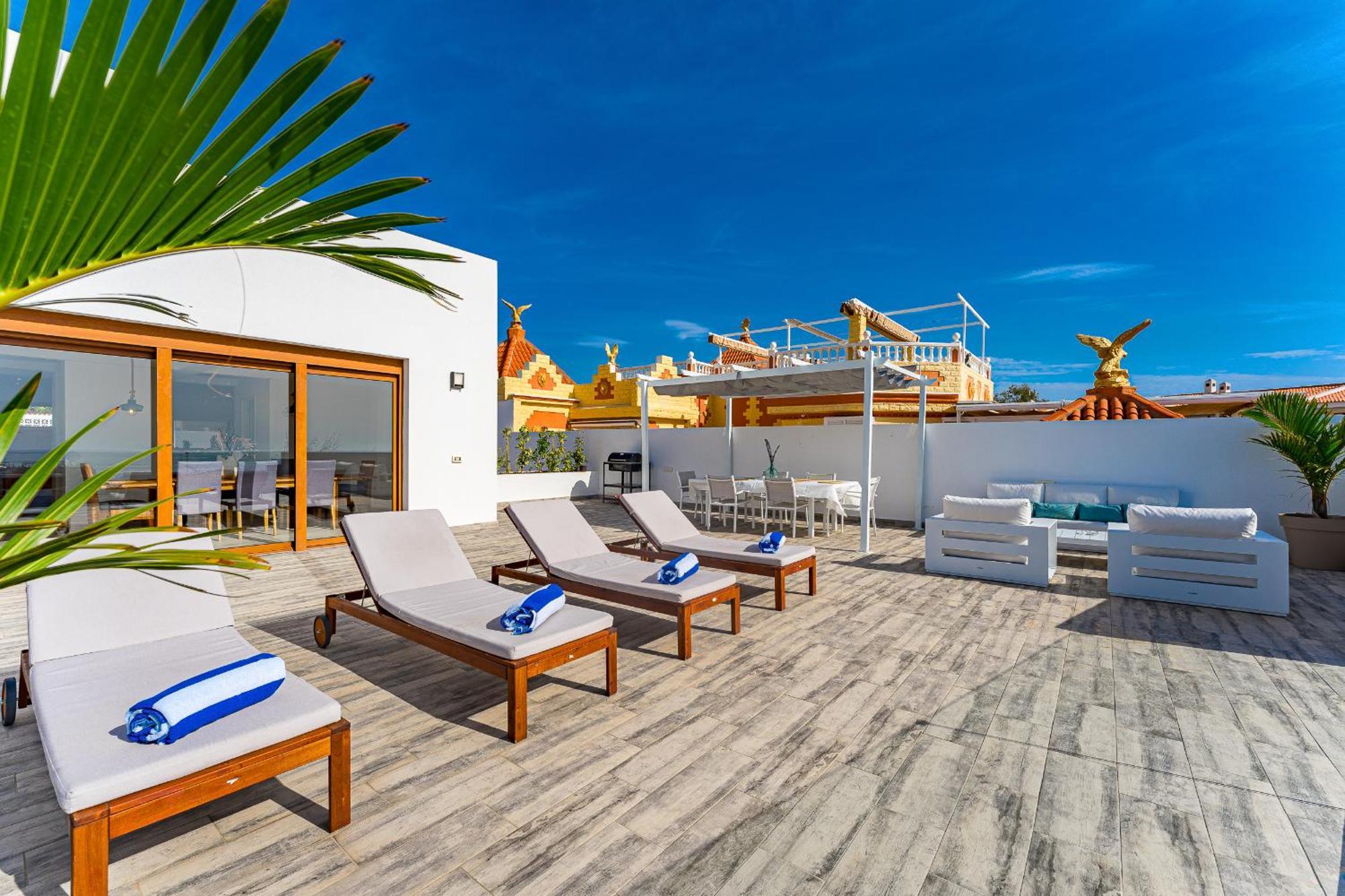 Fabulous Contemporary 5 Bedroom Villa With Private Heated Pool, Sleeps Max 13 Callao Salvaje Luaran gambar