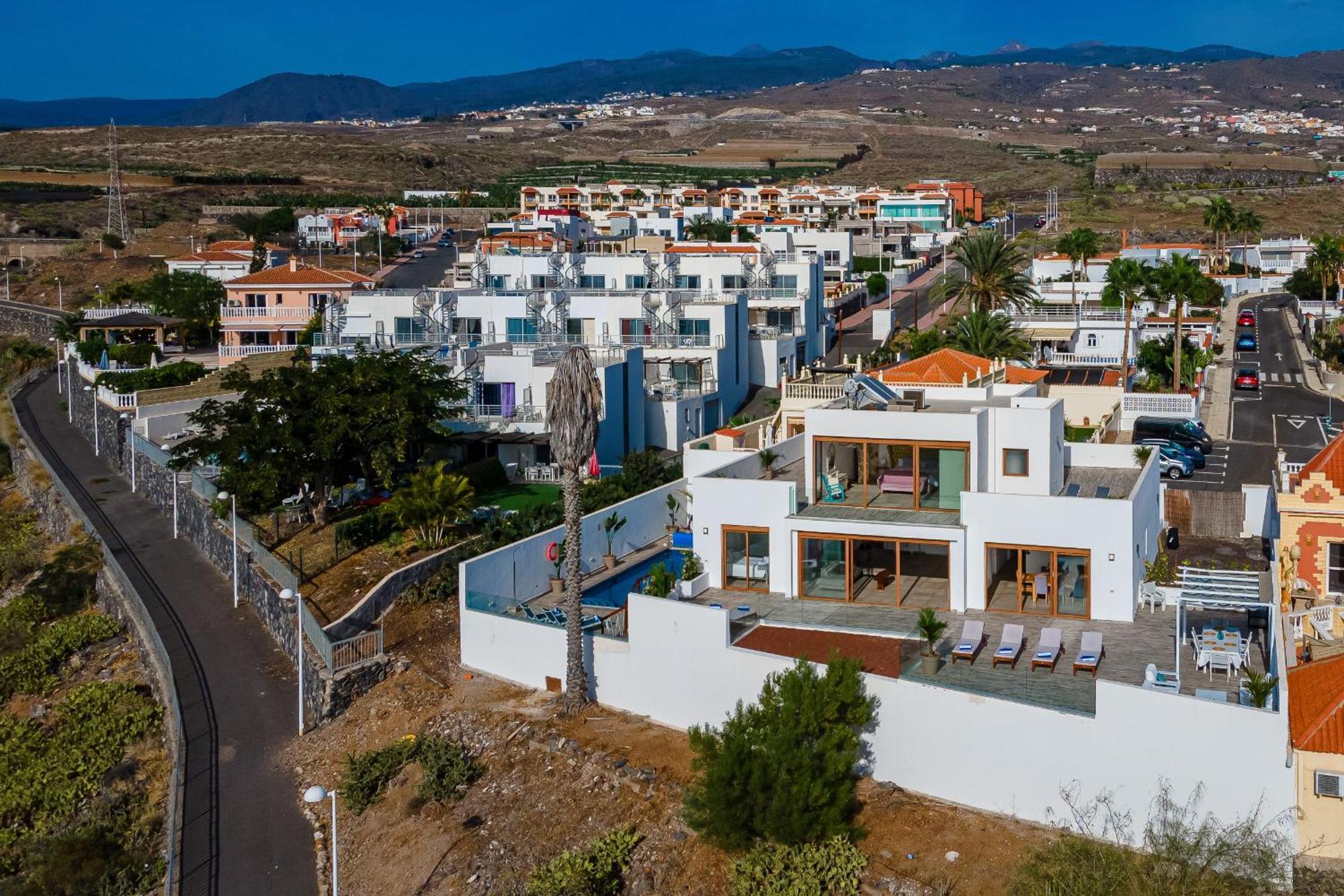 Fabulous Contemporary 5 Bedroom Villa With Private Heated Pool, Sleeps Max 13 Callao Salvaje Luaran gambar